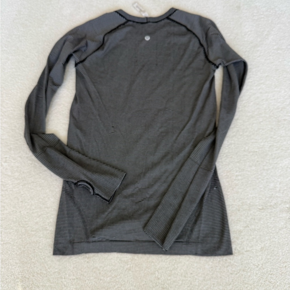 Lululemon size 8 Swifty Tech top - Picture 2 of 2